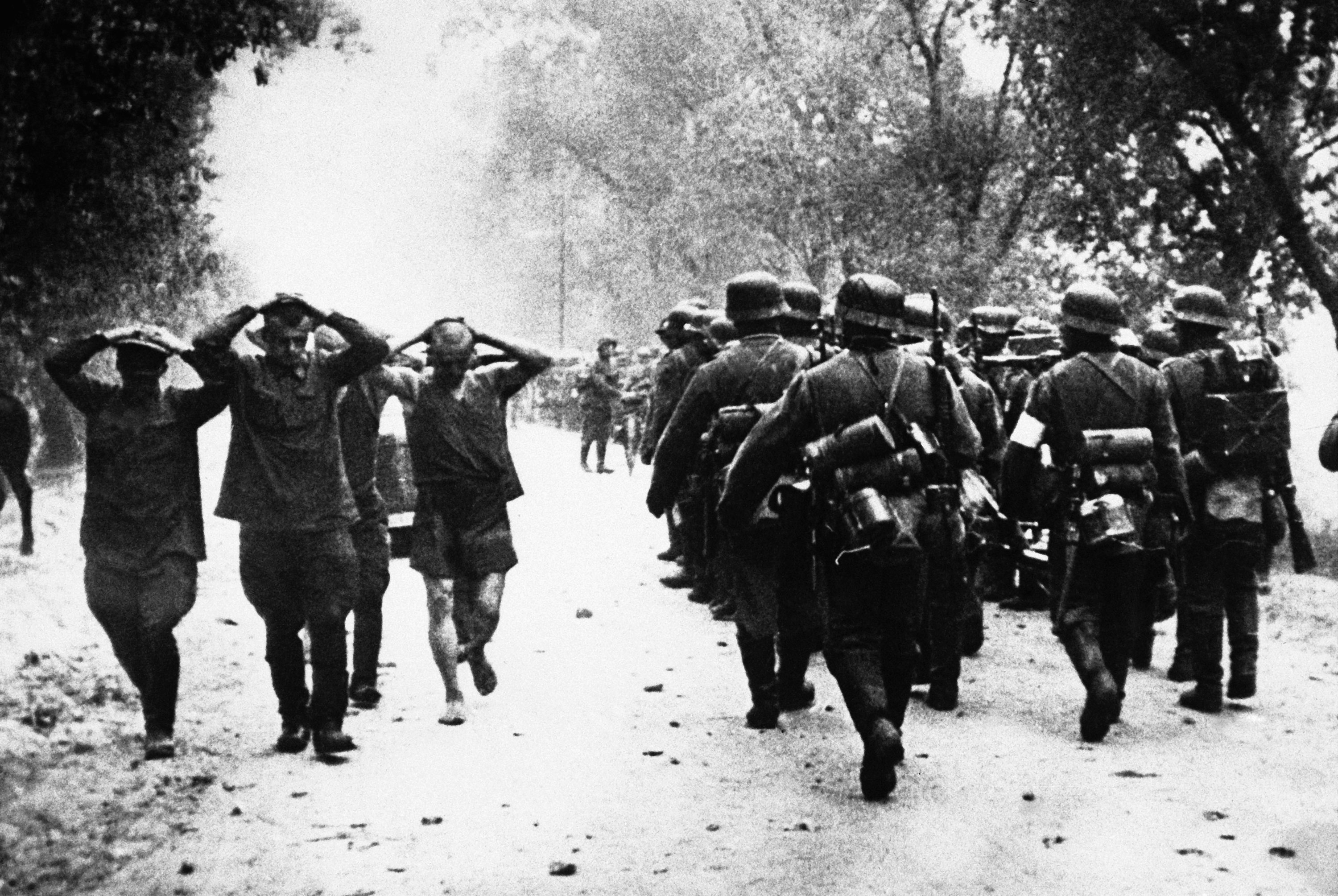 Это было в самом начале войны. Операция Барбаросса 1941. Солдаты вермахта 22 июня 1941. Германия 1941 год. Немецкие войска пересекают границу советского Союза 22 июня 1941 1941.