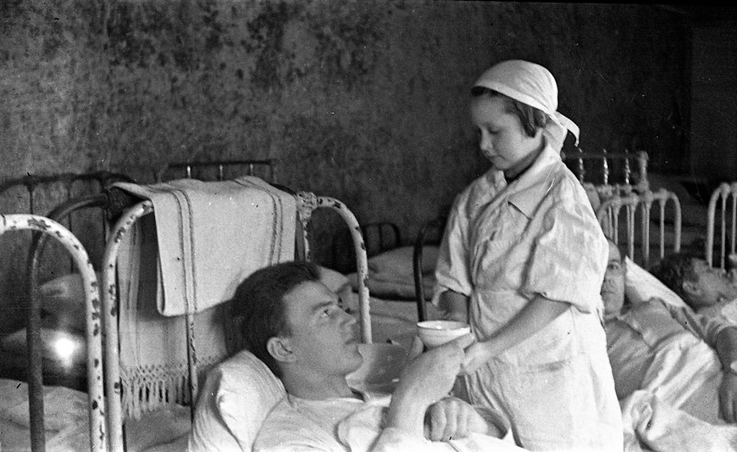 Санитарка госпиталь. Дети в госпитале в годы Великой Отечественной войны. Медсанбаты Великой Отечественной войны.