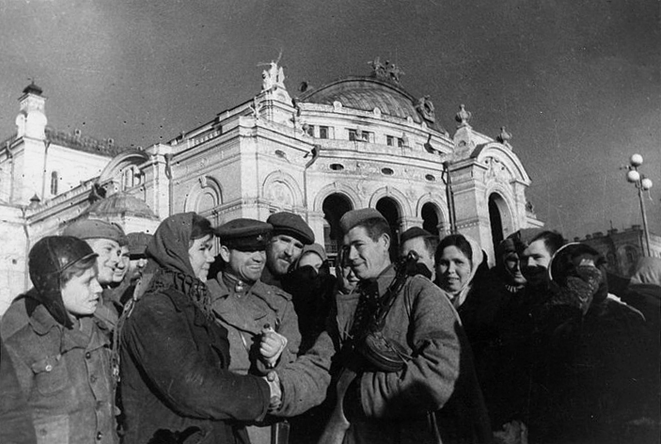 Освобождение киева год. Освобождение столицы Украины Киева (6 ноября 1943 г.). Ноябрь 1943 освобождение Киева. 6 Ноября 1943 г советские войска освободили Киев. 6 Ноября 1943 года освобождение Киева.