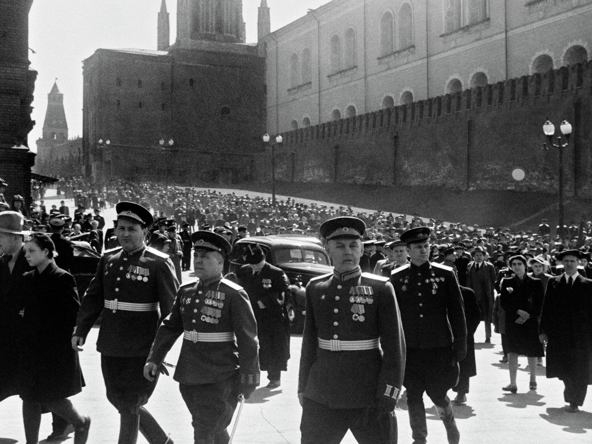 Праздник победы 1945 года. Парад Победы 9 мая 1945. Парад 9 мая 1945 года на красной площади. Москва, красная площадь. 9 Мая, 1945 год.