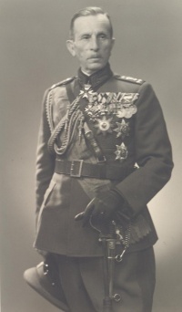 The Bulgarian leader Nikola Todorov Zhekov was Minister of War of Bulgaria in 1915 and commander in chief from 1915 to 1918