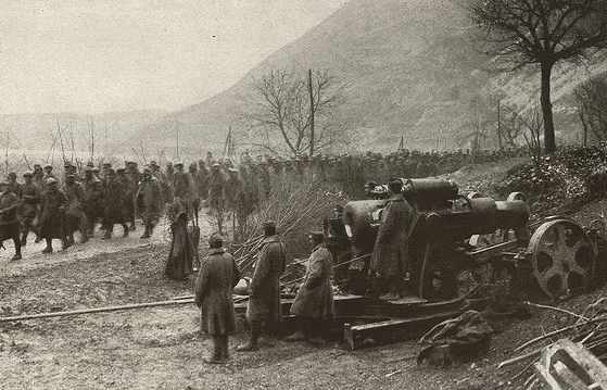 Austrian 30.5 cm artillery and Rumanian prisoners
