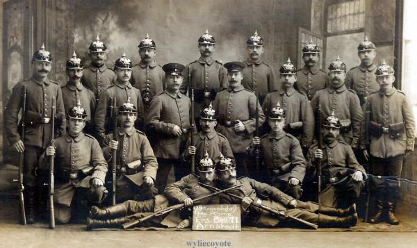  военнослужащие с русскими трофейными винтовками Мосина т винтовками Gewehr 1888 в годы ПМВ 01