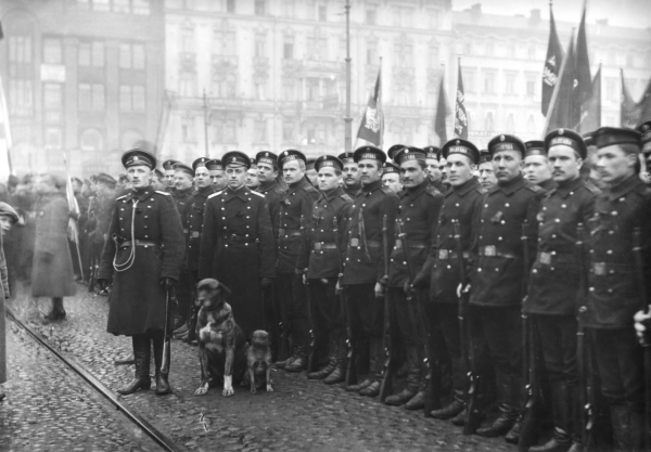  матросы с винтовками Арисака в Гельсингфорсе, 1917 год 01