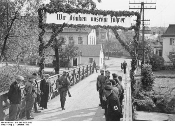  Германии и Чехословакии. Приветственный плакат «Мы благодарны нашему Вождю» (07.10.1938)