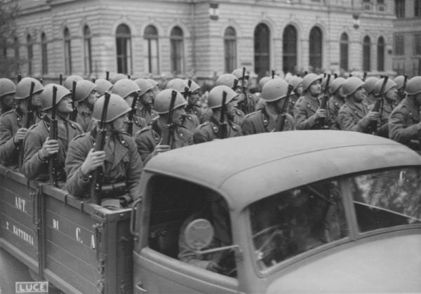 Italian Soldiers, Armed 6.5 mm karabinami Moschetto per Cavalleria M1891 (Carcano) in trucks during a parade in Belgrade, Serbia
