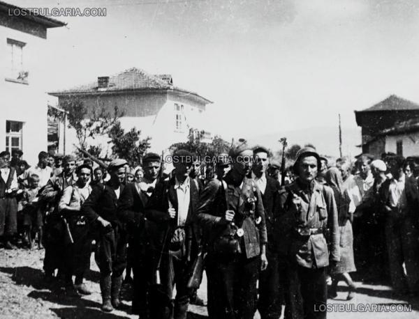 Партизани от ловешко троянския отряд Христо Кърпачев с командир Минко Ц. Найденов (сентябрь 1944 г.)