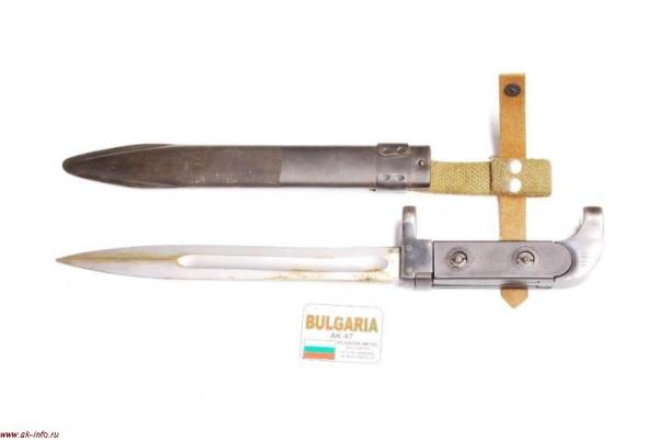 нож для АК (АК47) производства Болгарии с поздней пластиковой рукояткой и тряпичной подвеской 01