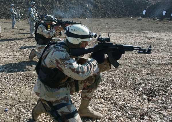 Iraqi soldiers perform a live fire exercise using Bulgarian AR M1 rifles
