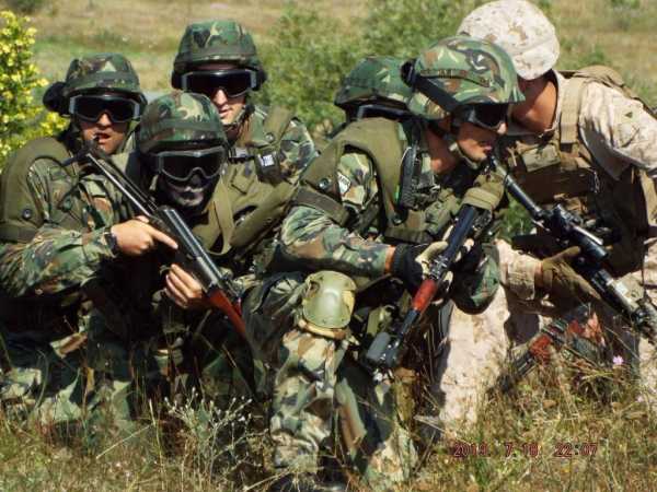 Bulgarian army soldiers on an exercise with US soldiers