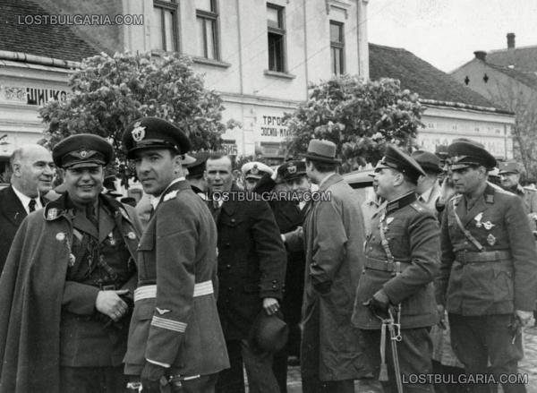  Константин Узунски (в ляво), началник щаб на Въздушни войски, с офицер от Югославските кралски въздушни сили. Югославия. 1930 е годы