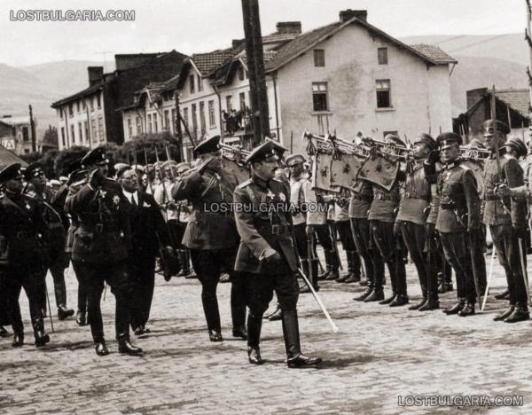 24 май 1937, Перник. Цар Борис ІІІ, принц Кирил, генерал Христо Луков, полковник Васил Бойдев