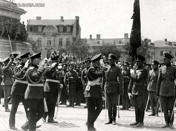  царь Борис III осуществляет смотр болгарской армии по случаю Дня Святого Георгия, София, 1930 е годы (01)