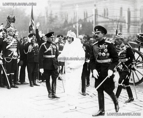  Борис III и Царица Йоанна пред входа на катедралния храм “Александър Невски” (31.10.1930)