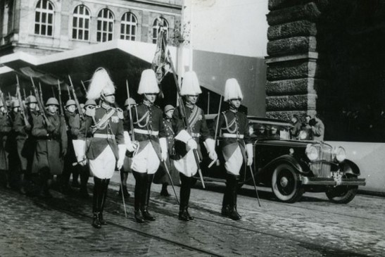 Romanian Royal Guard escort of King Carol II of Romania during his state visit to Czechoslovakia. In Prague, 28 October 1936 (1)