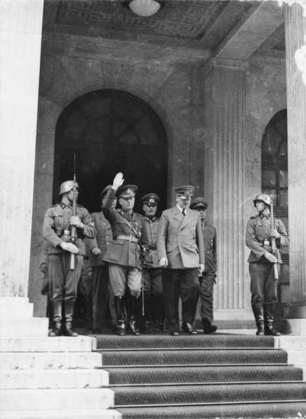  Антонеску и Адольф Гитлер выходят из Фюрербау (10 июня 1941 года, Мюнхен) 01