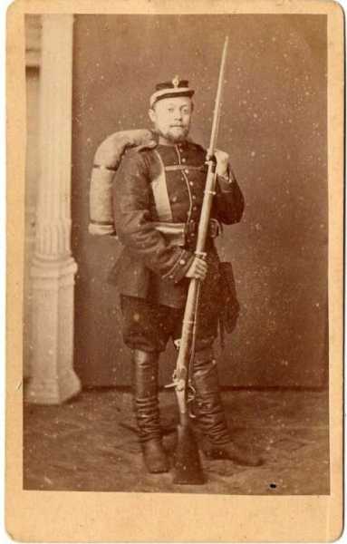  солдат периода русско турецкой войны 1877 1878 гг. с винтовкой Крнка 01