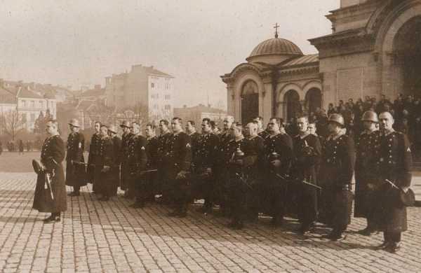 Болгарские полицейские с кортиками (1930 е гг.)