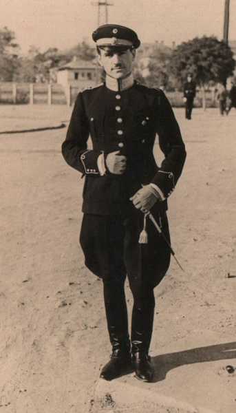 Болгарский полицейский с полицейским офицерским кортиком обр. 1934 года 01
