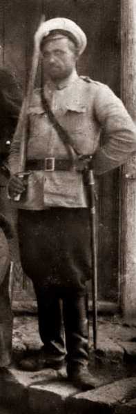 Болгарский полицейский с шашкой (1929 год) 01