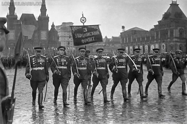  Владимир Стойчев (крайний справа)   участник Парада Победы в Москве, 24.06.1945