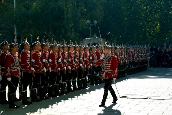  Национальной гвардейской части Болгарии. У офицеров   гвардейская сабля обр. 2004 года 03