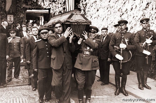 Почётный караул с карабинами обр. 1944 года на похоронах Георгия Димитрова 01