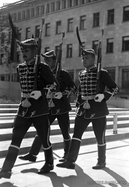 , смяна на почетния гвардейски караул пред мавзолея на Георги Димитров, 1976г.