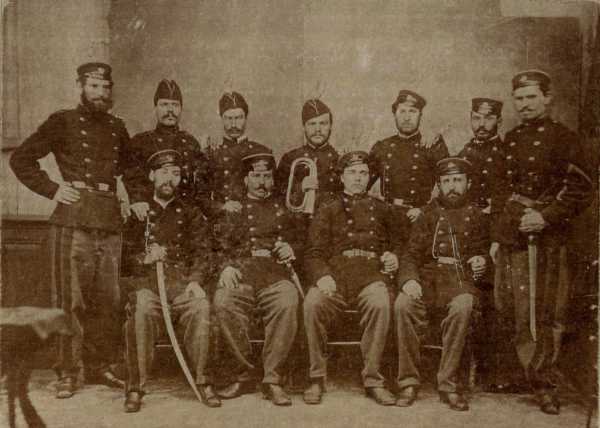 Участники Второй Болгарской легии (1867—1868 гг.). В. Левский третий слева в первом ряду 02