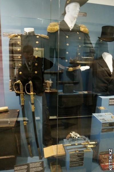 Морские сабли в экспозиции Военно морского музея в Варне 03