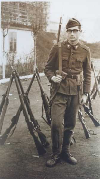Азоп Казазян с пехотной винтовкой Манлихера М1951 1930 со штык ножом М1895 (осень 1967 года)