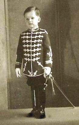  Симеон II в парадна униформа на шеф на полка