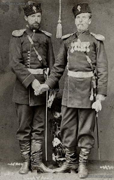  от армията на Княжество България, облечени в парадни униформи модел 1879 г., град Сливно (Сливен)