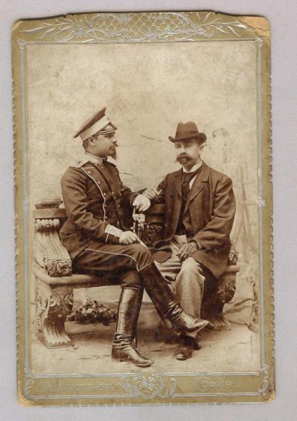  офицерс с офицерской шашкой обр. 1884 (1881) года и гражданский (1883 год)