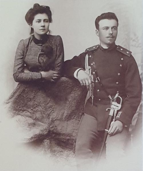  пехоты, дружинный адьютант в служебной форме с офицерской шашкой обр. 1884 года (конец 1890 х гг.)