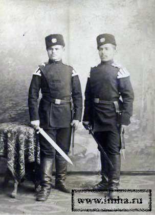03 Болгарские солдаты с русскими пехотными тесаками обр. 1848 года (фото 1908 года) 02