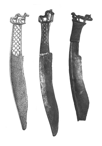 0Б1 Бронзовые серповидные ножи, находенные в сейминских захоронениях 01