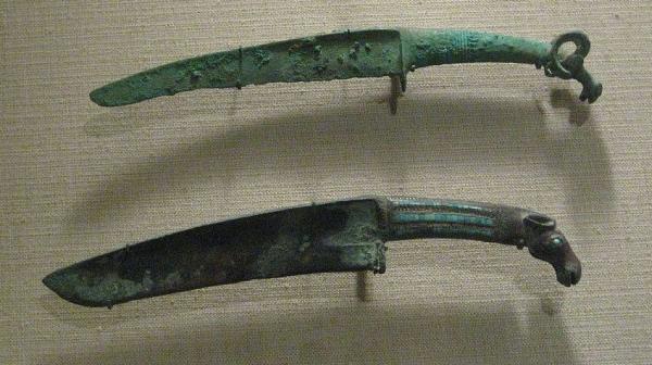  бронзовых ножа (Музей Чернуски, Париж)