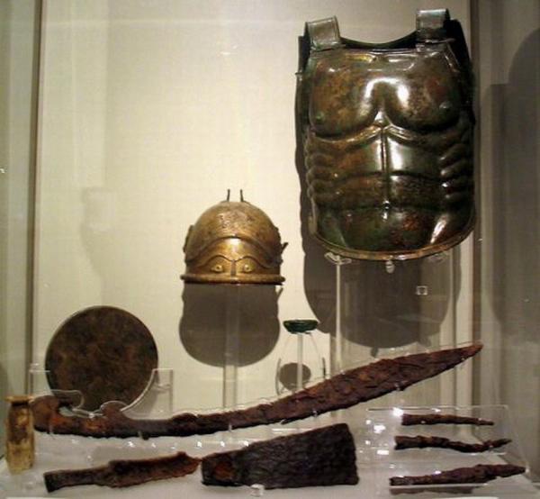 31 Оружие и военное снаряжение из латинского Ланувия, V век до н.э. Музей римской цивилизации, Рим