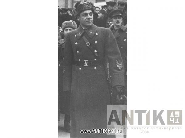 Офицер Советской армии с шашкой строевого начальствующего состава обр. 1940 года 01