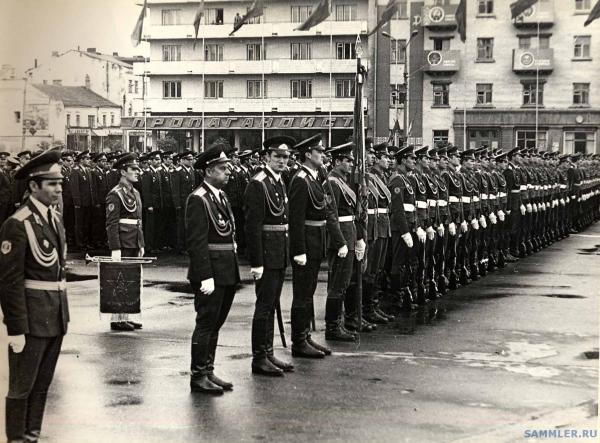Парад 9 мая 1979 года. Житомирское высшее Краснознамённое училище радиоэлектроники ПВО имени Ленинского комсомола