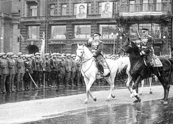 Г.К. Жуков на Параде Победы 24.06.1945 02