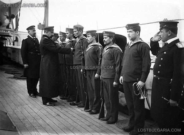  на борда на крайцера Надежда от командващия флота кап. I ранг Станчо Димитриев (1908   1911), около 1910 г.