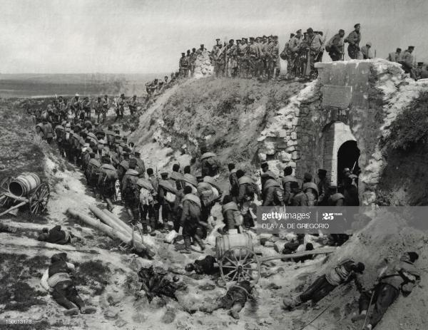 The Bulgarian army laying siege to the fort of Kaucas Tabia. Serbian Bulgarian War, Bulgaria,