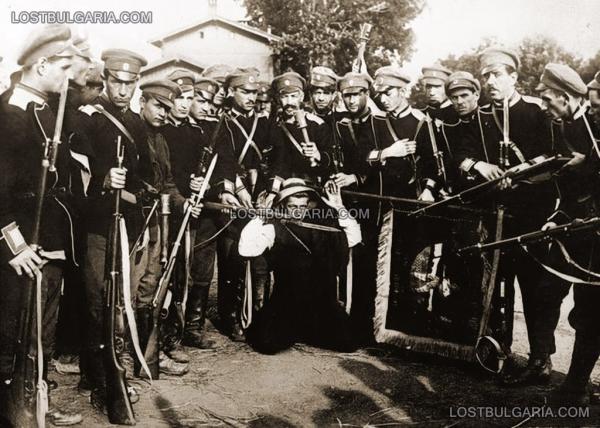 , заловили член на Оранжевата гвардия след деветоюнския преврат за свалянето на режима на Александър Стамболийски, София, юни 1923 г.