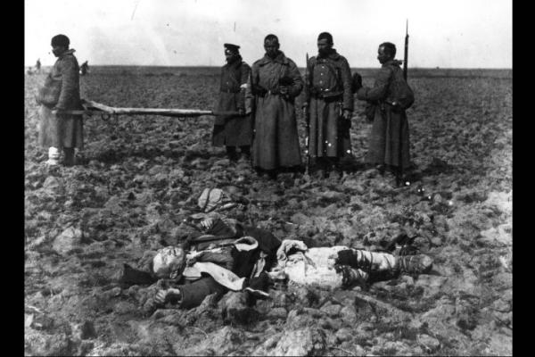 Soldiers remove the dead from the battlefield at Adrianople during the First Balkan War