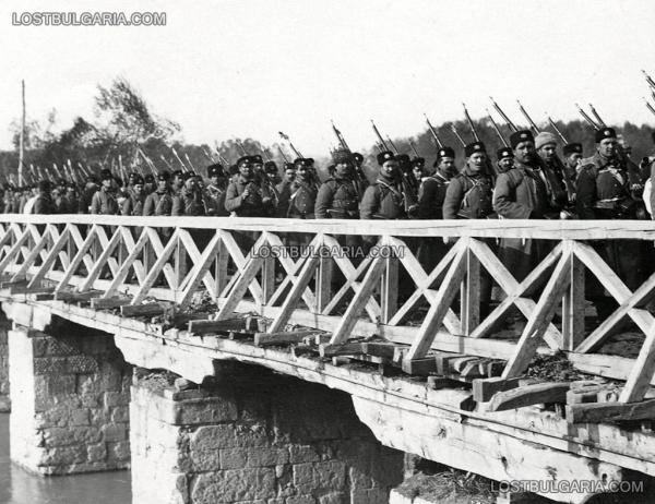  пехота преминава мост над река Марица на път за Одрин, 1912 г.