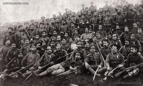  и подофицери от 28 пехотен Стремски полк, заснети по време на войната 1912 13, неизвестно къде 01