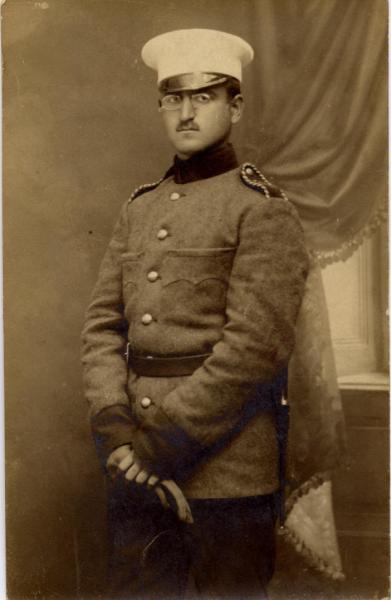 1914 Front Knjazevo,BG rezervist oficer vo uniforma od shajak[1] Бугарски регрут, Књажево 1914 год