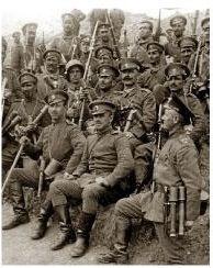  штурмовая команда. Офицеры вооружены штык ножами обр. 1888 года для рядового состава. ПМВ. 1917 год
